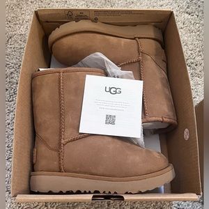 Ugg Classic II Weather Short (Toddler) | EUC